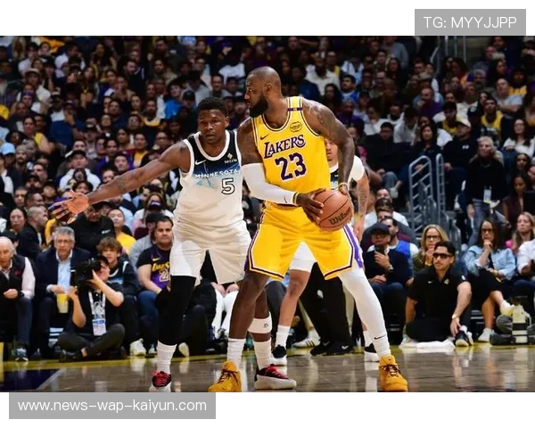 NBA三人包夹中强行得分：奇迹瞬间的背后艺术