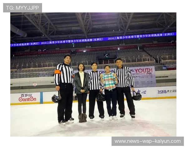 冰球比赛爆发全队乱斗，裁判组被迫紧急介入